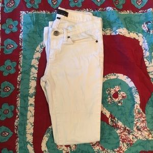 BDG white skinny jeans size 25